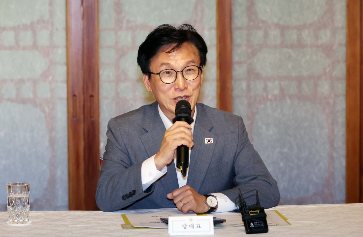▲김민석 더불어민주당 대표가 23일 서울 종로구 총리공관에서 열린 고위당정협의회에서 인사말을 하고 있다. 신태현 기자 holjjak@