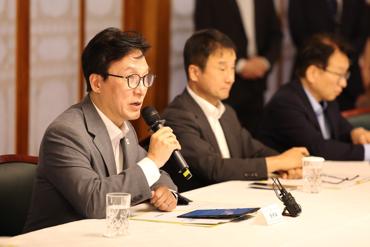 ▲더불어민주당 김민석 당 대표가 23일 서울 종로구 삼청동 총리공관에서 열린 고위당정협의회에 참석해 발언하고 있다. (연합뉴스)