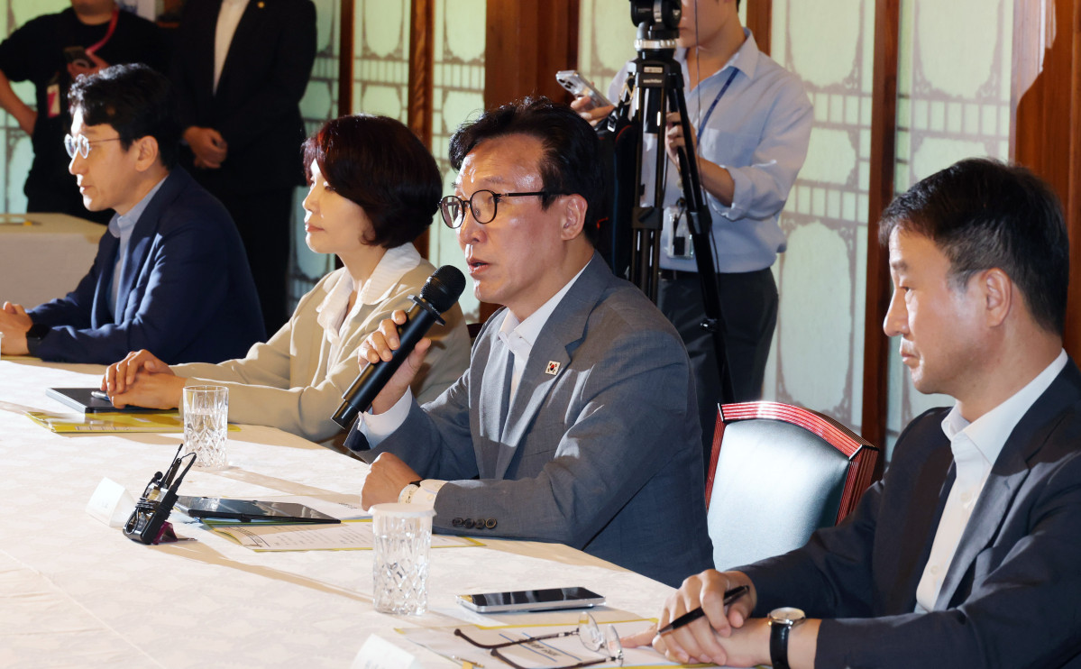 ▲김민석 더불어민주당 대표가 23일 서울 종로구 삼청동 총리공관에서 열린 고위당정협의회에서 인사말을 하고 있다.(공동취재) 2026.08.23. (사진=뉴시스)