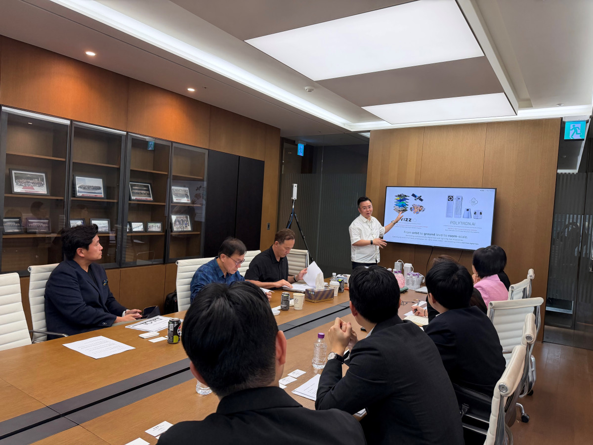 ▲Vizzio Tehnologies의 CEO Jon Lee가 투자자들을 대상으로 프레젠테이션하고 있다. (사진=SK증권)
