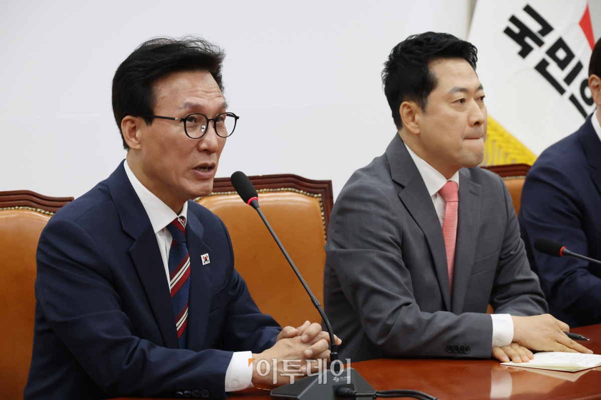 ▲김민석(왼쪽) 더불어민주당 대표가 24일 서울 여의도 국회에서 장동혁 국민의힘 대표를 예방하고 있다. 고이란 기자 photoeran@