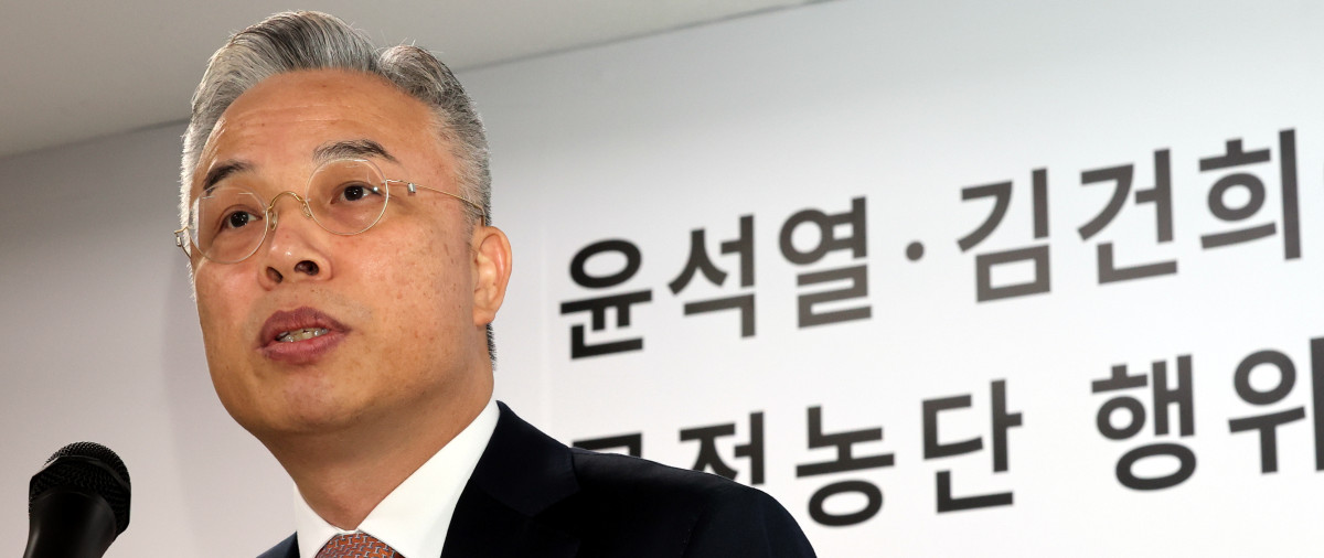 ▲3대 특검(내란·김건희·순직해병)의 나머지 사건을 들여다본 2차 종합특별검사팀 권창영 특별검사가 24일 경기 과천시 특검사무실에서 2차 종합특검 180일간의 수사 결과에 대해 브리핑을 하고 있다. (뉴시스)