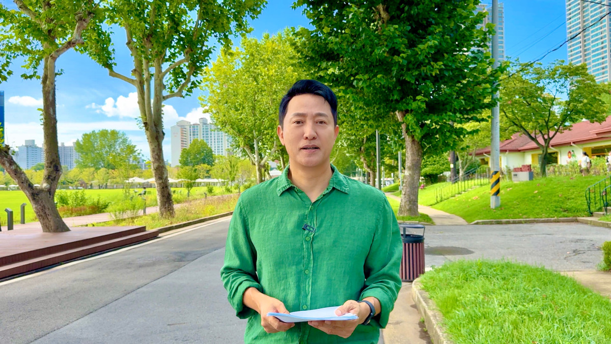 ▲오세훈 서울시장이 용산어린이정원에서 '일타시장-용산공원 편' 영상을 촬영하는 모습. (사진제공=서울시)