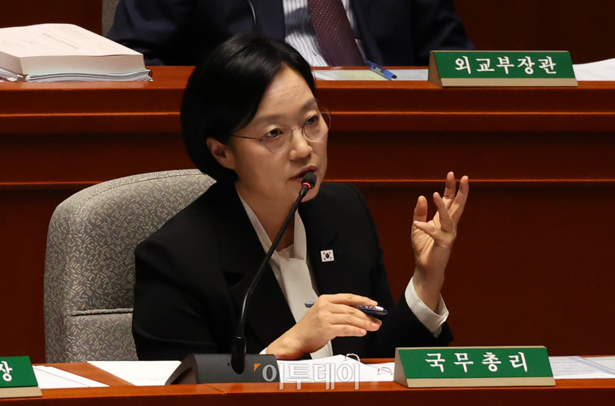 ▲한성숙 국무총리가 24일 서울 여의도 국회에서 열린 예산결산특별위원회 전체회의에서 의원 질의에 답하고 있다. 고이란 기자 photoeran@