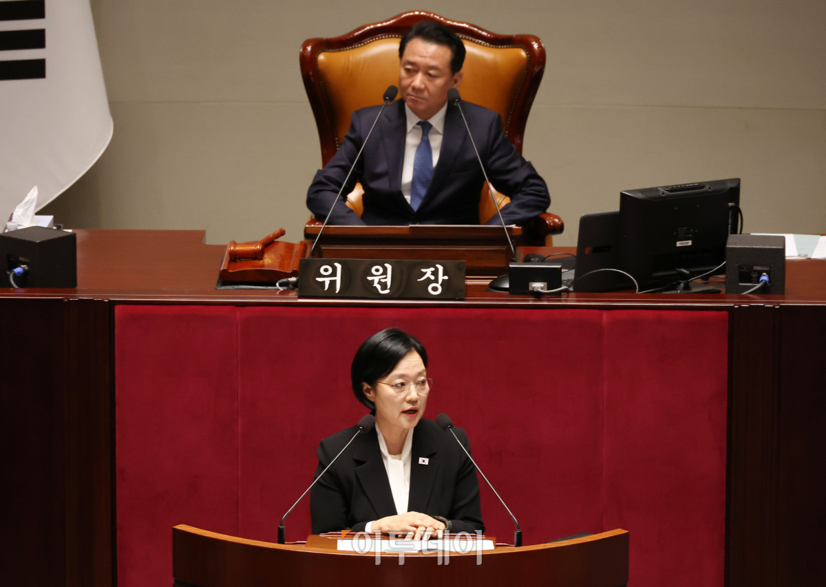 ▲한성숙 국무총리가 24일 서울 여의도 국회에서 열린 예산결산특별위원회 전체회의에서 인사말을 하고 있다. 고이란 기자 photoeran@