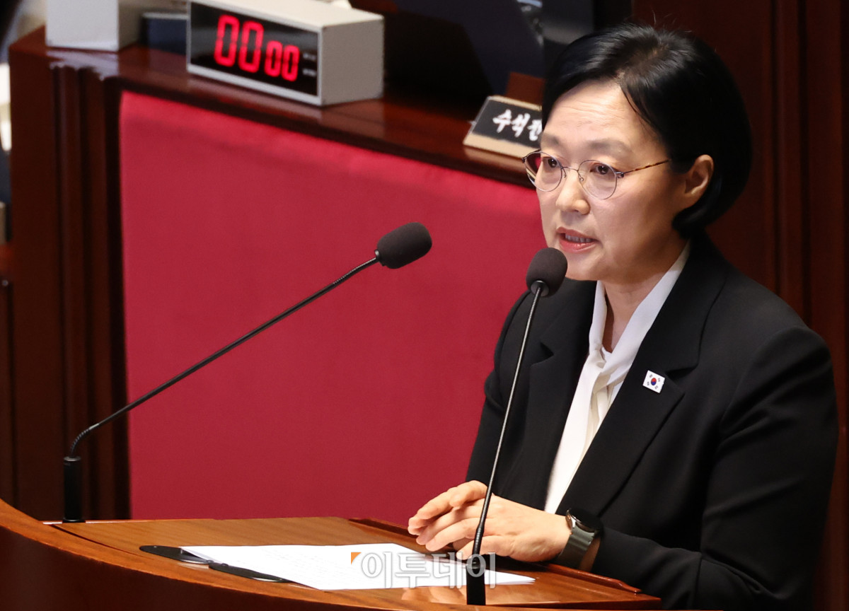 ▲한성숙 국무총리가 24일 서울 여의도 국회에서 열린 예산결산특별위원회 전체회의에서 인사말을 하고 있다. 고이란 기자 photoeran@