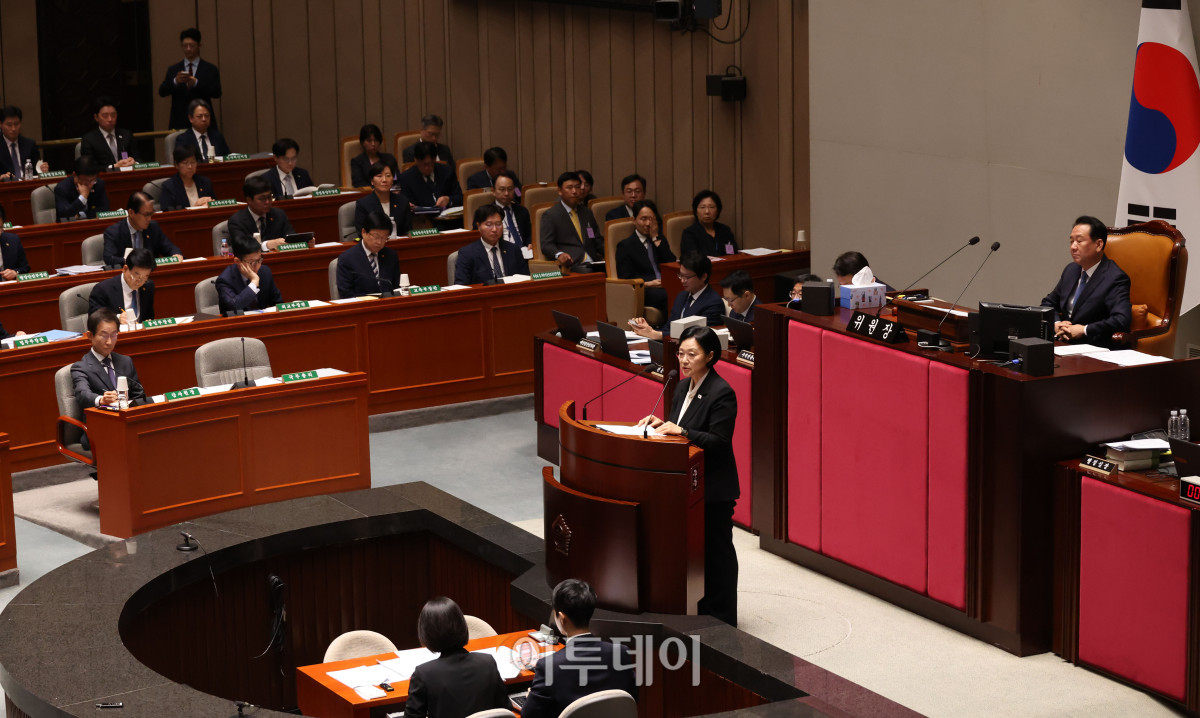 ▲한성숙 국무총리가 24일 서울 여의도 국회에서 열린 예산결산특별위원회 전체회의에서 인사말을 하고 있다. 고이란 기자 photoeran@