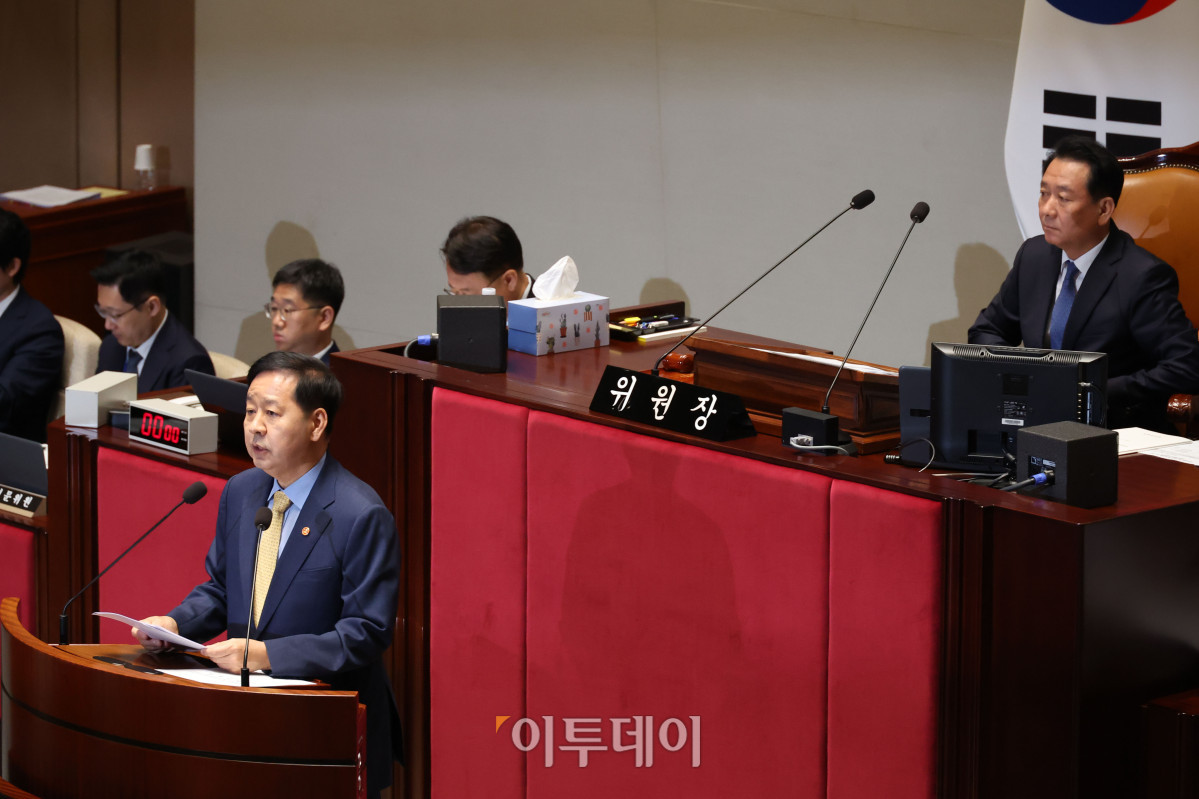 ▲구윤철 부총리 겸 재정경제부 장관이 24일 서울 여의도 국회에서 열린 예산결산특별위원회 전체회의에서 2025 회계연도 결산 보고를 하고 있다. 고이란 기자 photoeran@