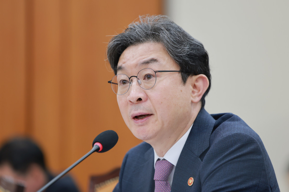 ▲이억원 금융위원장이 29일 국회에서 열린 정무위원회 전체회의에서 의원 질의에 답하고 있다. (연합뉴스)