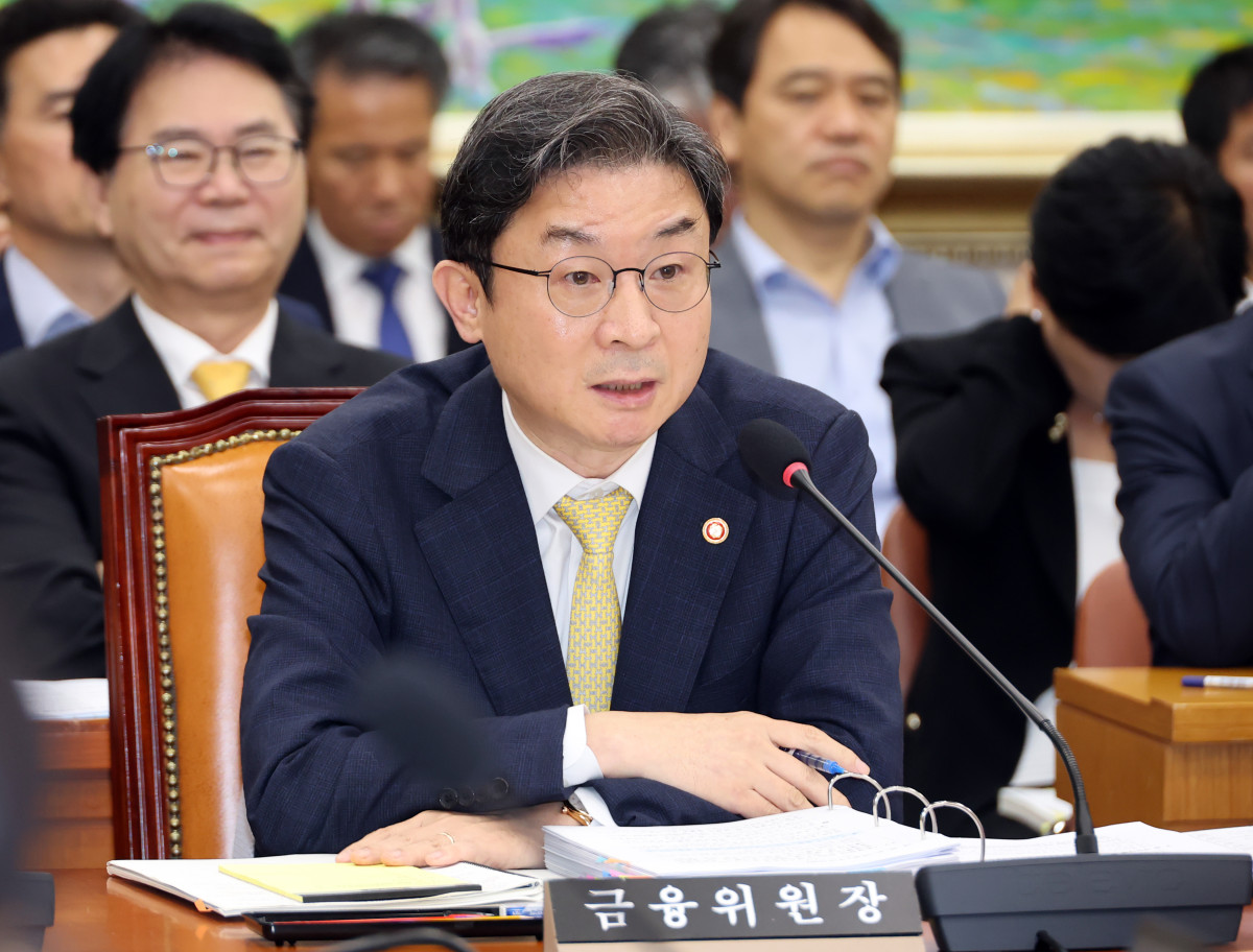 ▲이억원 금융위원장이 24일 국회에서 열린 정무위원회 제1차 전체회의에서 위원들의 질의에 답하고 있다. (연합뉴스)