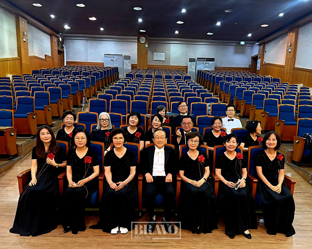 ▲8월 1일 서울예고 강당에서 리허설을 마친 비바브라보 합창단원들.(홍명신 에이징커뮤니케이션 대표)