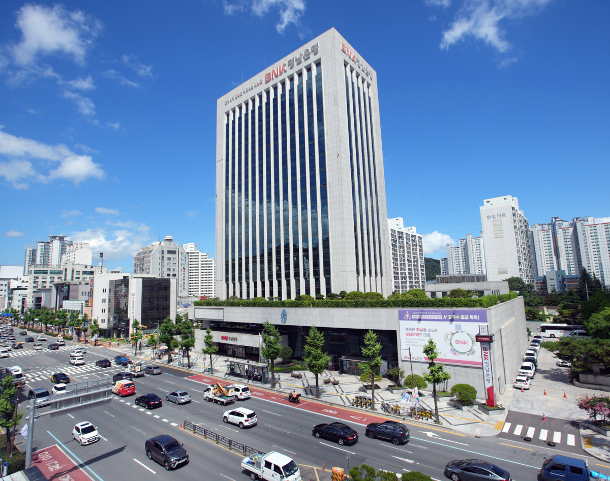 ▲BNK경남은행 본점 전경 (사진제공=BNK경남은행)