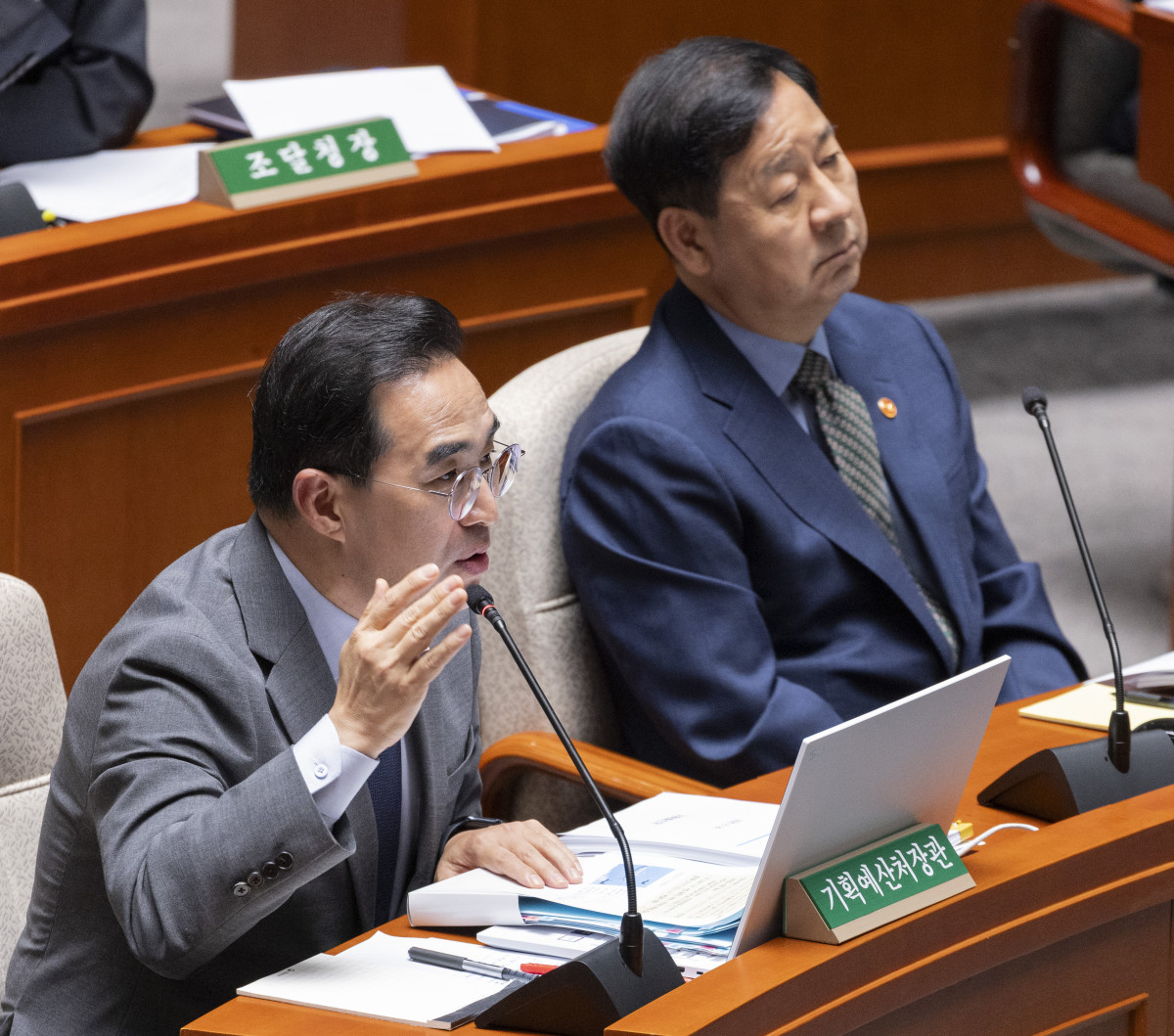 ▲박홍근 기획예산처 장관이 25일 국회에서 열린 예산결산특별위원회에서 열린 2025 회계연도 결산 종합질의에 출석해 조국혁신당 백선희 의원의 질의에 답하고 있다. (연합뉴스)