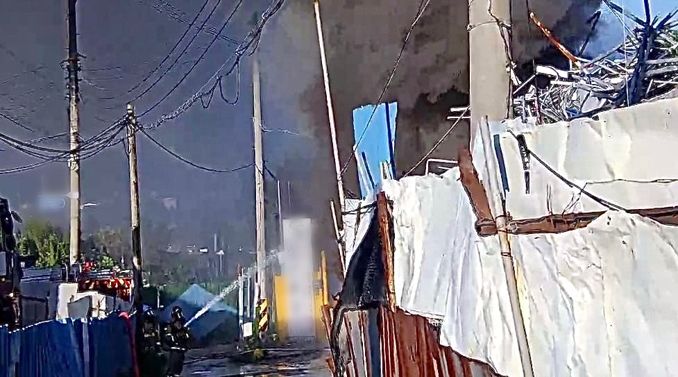 ▲경기 시흥 고물상 화재…연기 밤새 서울까지 안전재난문자 발송 (사진제공=경기도소방재난본부)