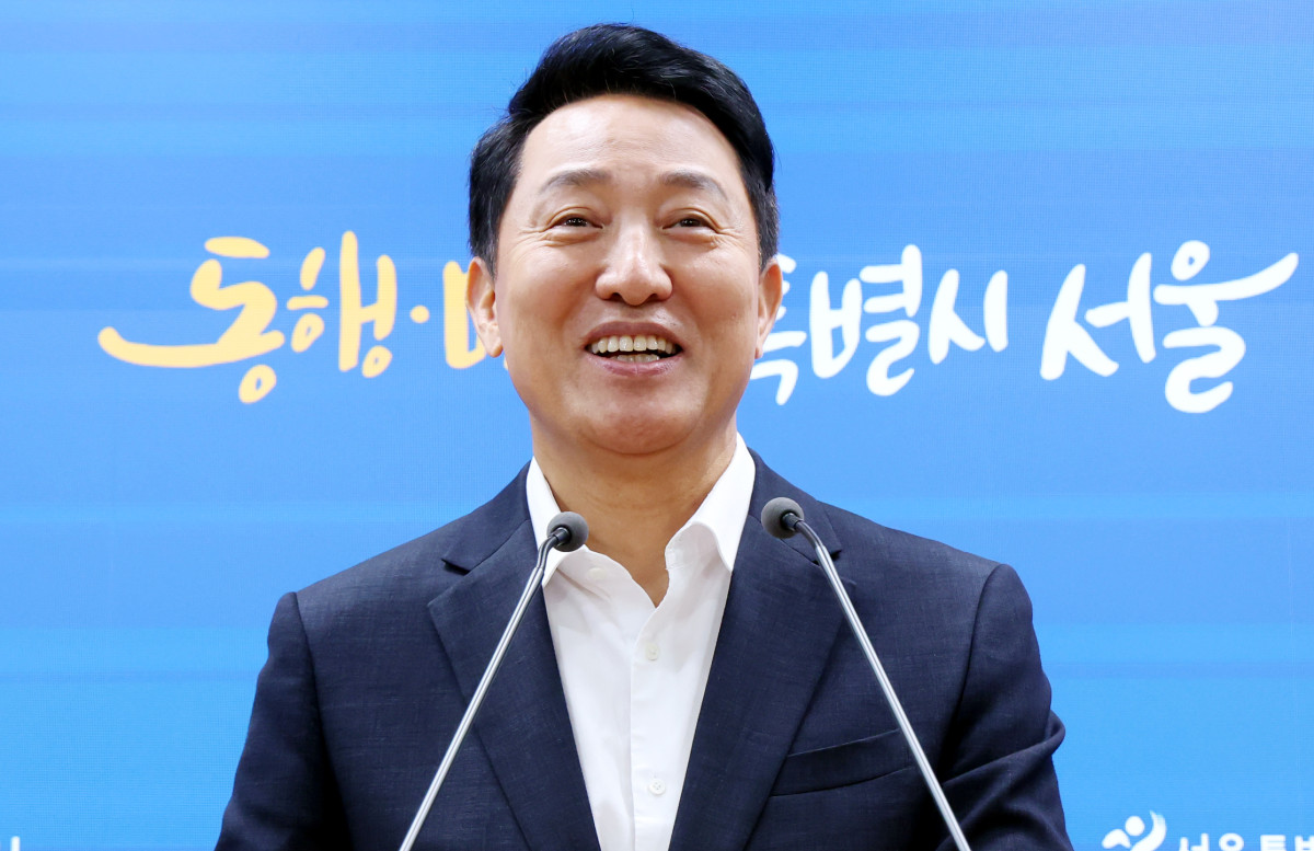▲오세훈 서울시장이 26일 오전 서울 중구 서울시청 브리핑룸에서 김윤덕 국토부장관과의 주택공급 관련 2차 회동을 끝내고 브리핑을 하고 있다. 2026.08.26. (뉴시스)