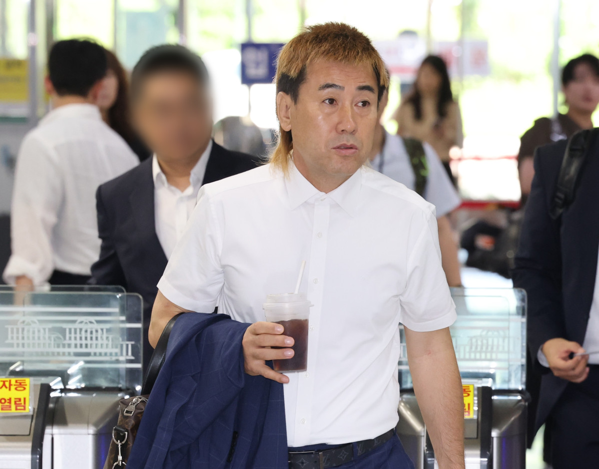 ▲국회 들어서는 김병지 대한축구협회 부회장. (연합뉴스)