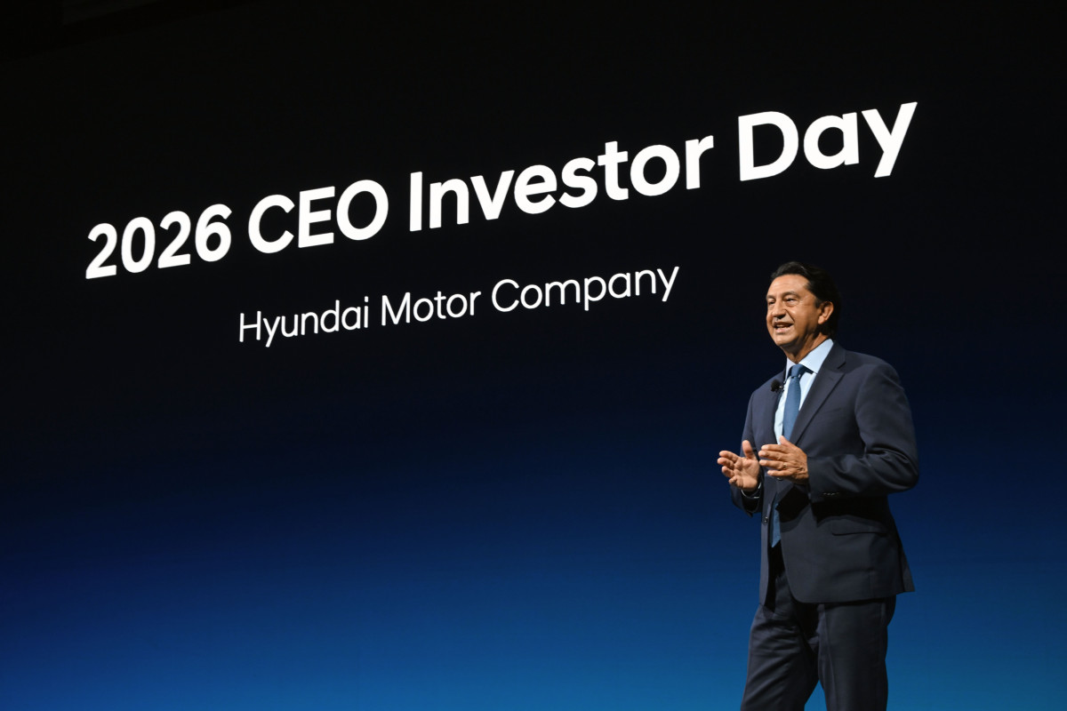 ▲호세 무뇨스 현대차 대표이사(CEO·사장)가 ‘2026 CEO 인베스터 데이’에서 중장기 사업 전략을 설명하고 있다. (사진=현대차)