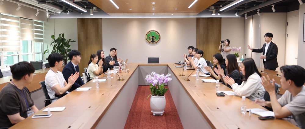 ▲유한양행이 26일 서울 동작구 본사에서 청년 구직자 대상 ‘원데이 기업투어’를 진행했다. (사진제공=유한양행)