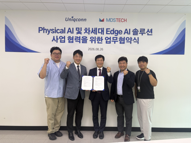▲MDS테크는 26일 유니컨과 자율주행·로봇 및 Edge AI 분야 사업 협력을 위한 MOU를 체결했다. <왼쪽부터 강성민 유니컨 이사, 김영동 유니컨 대표, 이창열 MDS테크 대표, 이재승 상무, 박성언 부장> (사진제공 = MDS테크)