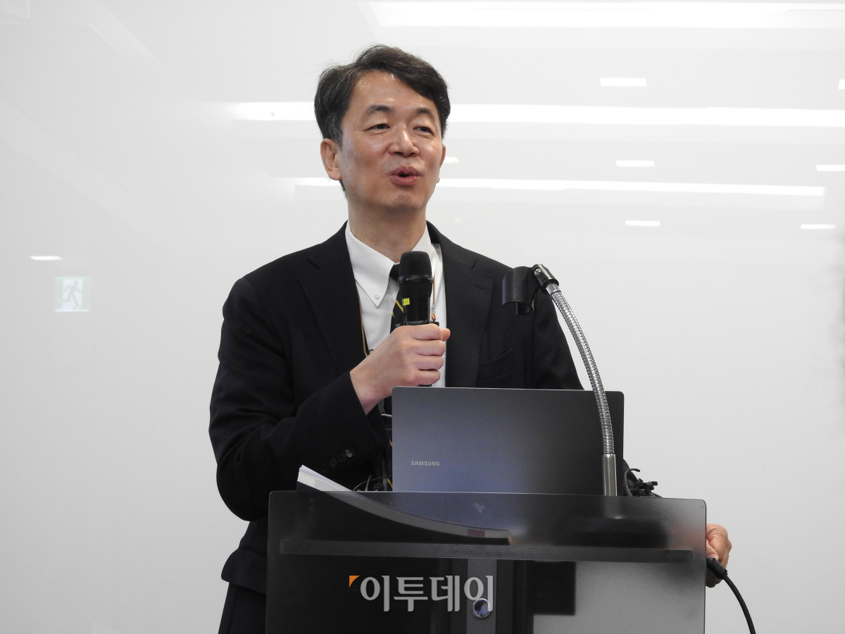 ▲한동우 한국보건산업진흥원 국제의료본부장이 27일 서울 중구 연세세브란스빌딩에서 열린 ‘2026년 상반기 외국인환자 카드소비 변화 및 성장요인 분석’ 설명회에서 발표하고 있다. (노상우 기자 nswreal@)