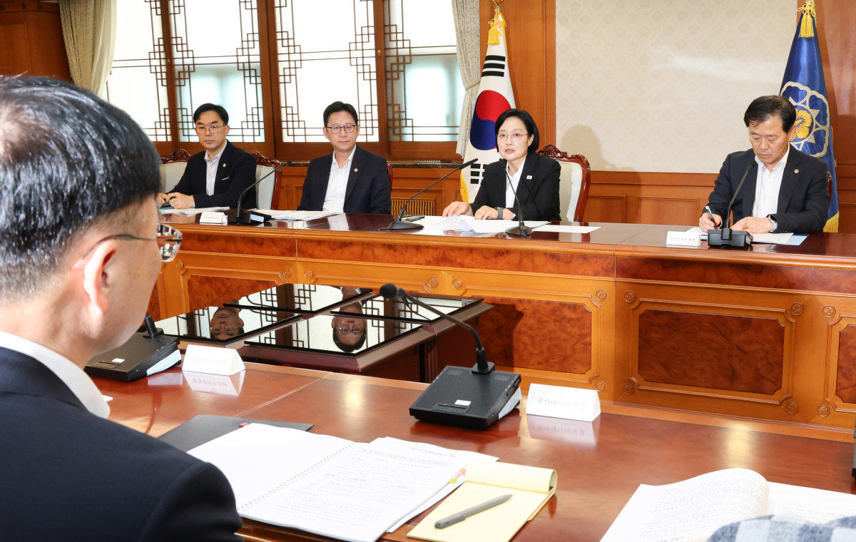 ▲한성숙 국무총리가 27일 정부서울청사에서 열린 데이터 관계장관회의에서 발언하고 있다. (연합뉴스)