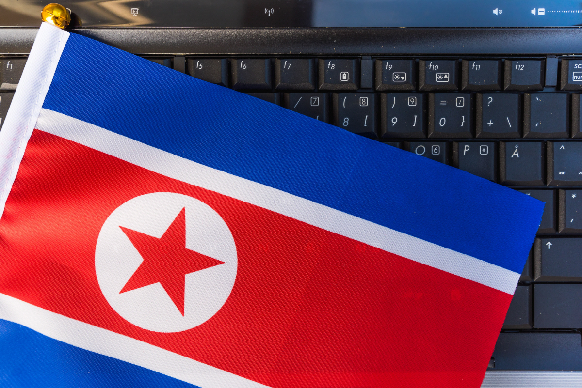 ▲컴퓨터 키보드 위에 북한 국기가 보인다. (출처 게티이미지뱅크)