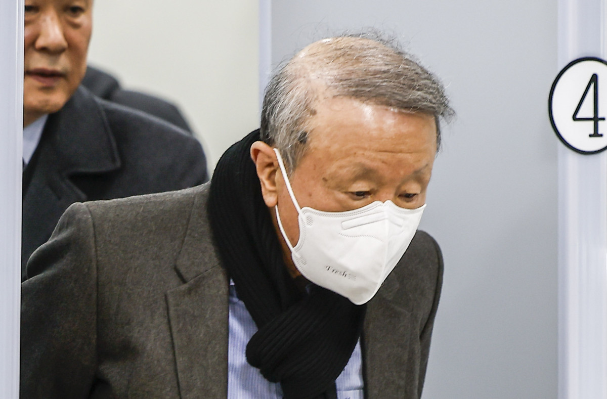 ‘443억 퇴직금 달라’ 홍원식 前 남양유업 회장…法 오히려 “11억 돌려줘야”