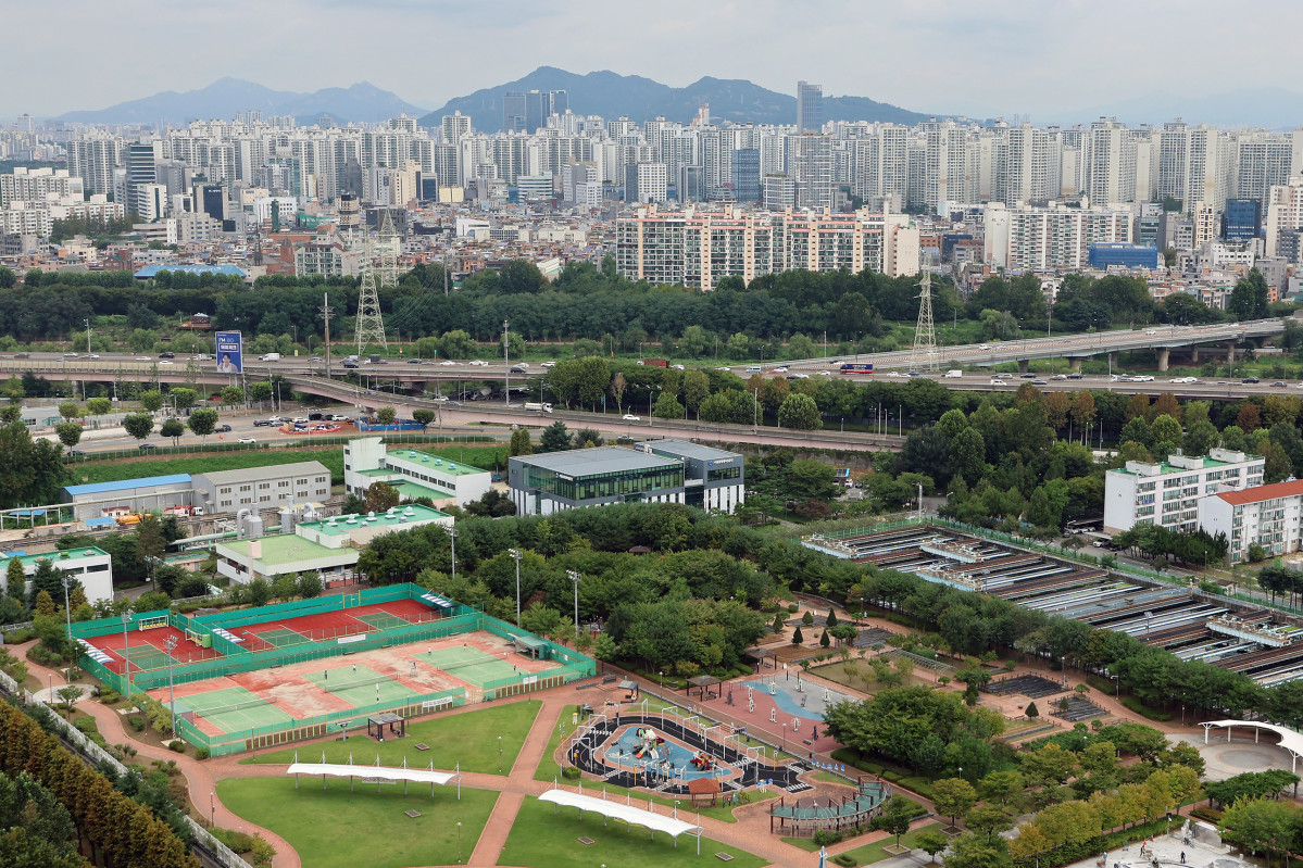 ▲26일 서울 강남구 탄천물재생센터와 마루공원 일대가 보이고 있다. (뉴시스)
