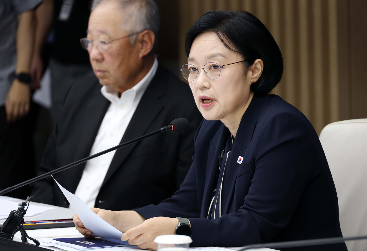 ▲한성숙 국무총리가 28일 서울 중구 대한상공회의소에서 열린 경제 협·단체 규제합리화 간담회에서 모두발언을 하고 있다. 신태현 기자 holjjak@