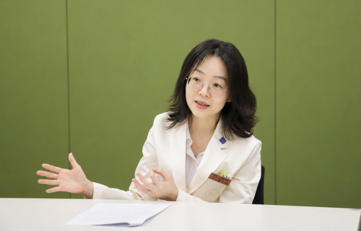 ▲김지연 삼성서울병원 혈액종양내과 교수가 서울 강남구 삼성생명 일원역빌딩에 위치한 성균관대학교 의과대학 회의실에서 이투데이와 만나 삼중음성유방암 국내 치료 환경에 대해 설명하고 있다. (한성주 기자 hsj@)