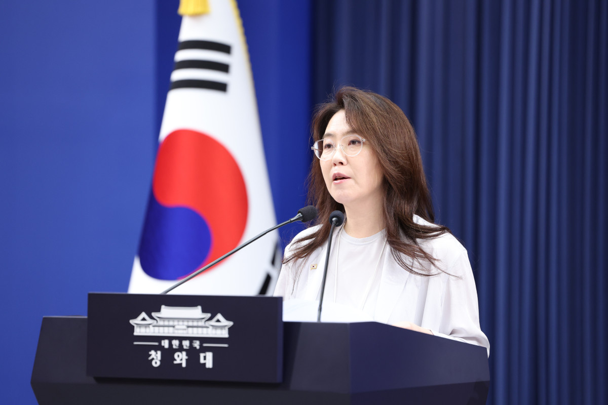 ▲강유정 수석대변인이 28일 청와대 기자회견장에서 대법관 후보자 관련 브리핑을 하고 있다. 2026.8.28 [청와대통신사진기자단] (사진=연합뉴스)