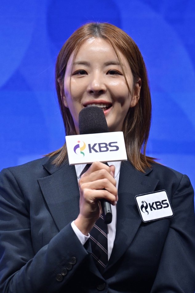 ▲장수영 KBS 배드민턴 해설위원이 28일 서울 영등포구 KBS 아트홀에서 열린 ‘2026 아이치ㆍ나고야 아시안게임 제작발표회’에서 중계 각오를 밝히고 있다. (사진제공=KBS)