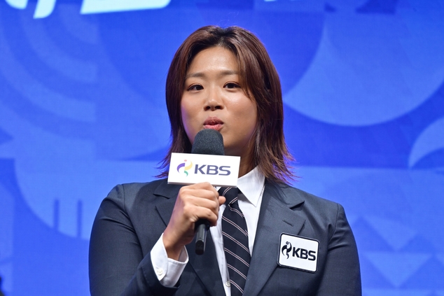 ▲정유인 KBS 수영 해설위원이 28일 서울 영등포구 KBS 아트홀에서 열린 ‘2026 아이치ㆍ나고야 아시안게임 제작발표회’에서 중계 각오를 밝히고 있다. (사진제공=KBS)