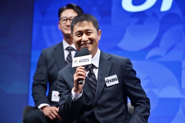 ▲이영표 KBS 축구 해설위원이 28일 서울 영등포구 KBS 아트홀에서 열린 ‘2026 아이치ㆍ나고야 아시안게임 제작발표회’에서 중계 각오를 밝히고 있다. (사진제공=KBS)