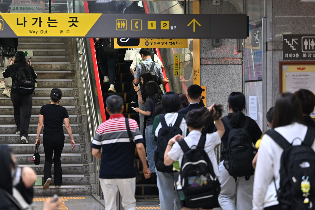 ▲광주 동구 광주도시철도1호선 금남로4가역에서 시민들이 출근길에 나서고 있다. (뉴시스)