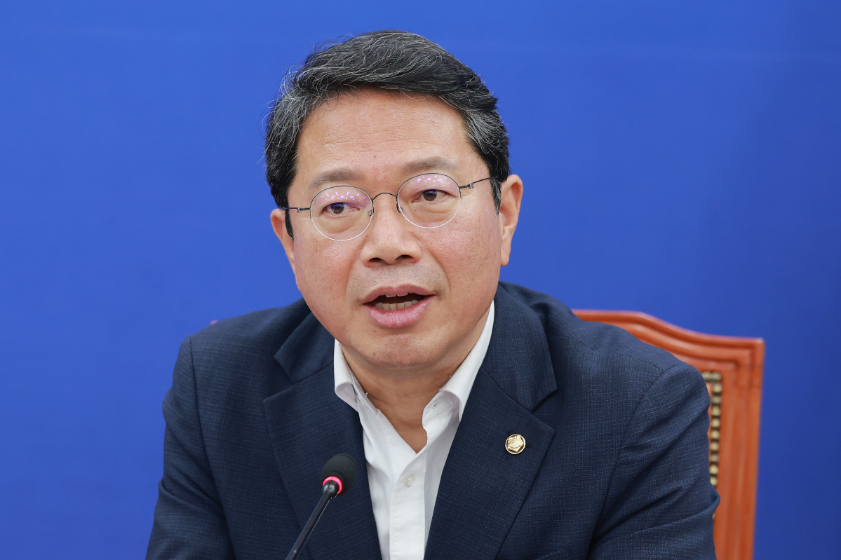 ▲법무부 장관 후보자로 지명된 더불어민주당 김승원 의원이 30일 국회에서  사법부 현안 관련 기자회견에서 취재진 질문에 답하고 있다. (연합뉴스)