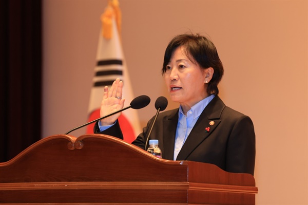 ▲송미령 농림축산식품부 장관이 2024년 1월 2일 정부세종청사에서 열린 취임식에서 취임 선서를 하고 있다. (사진제공=농림축산식품부)