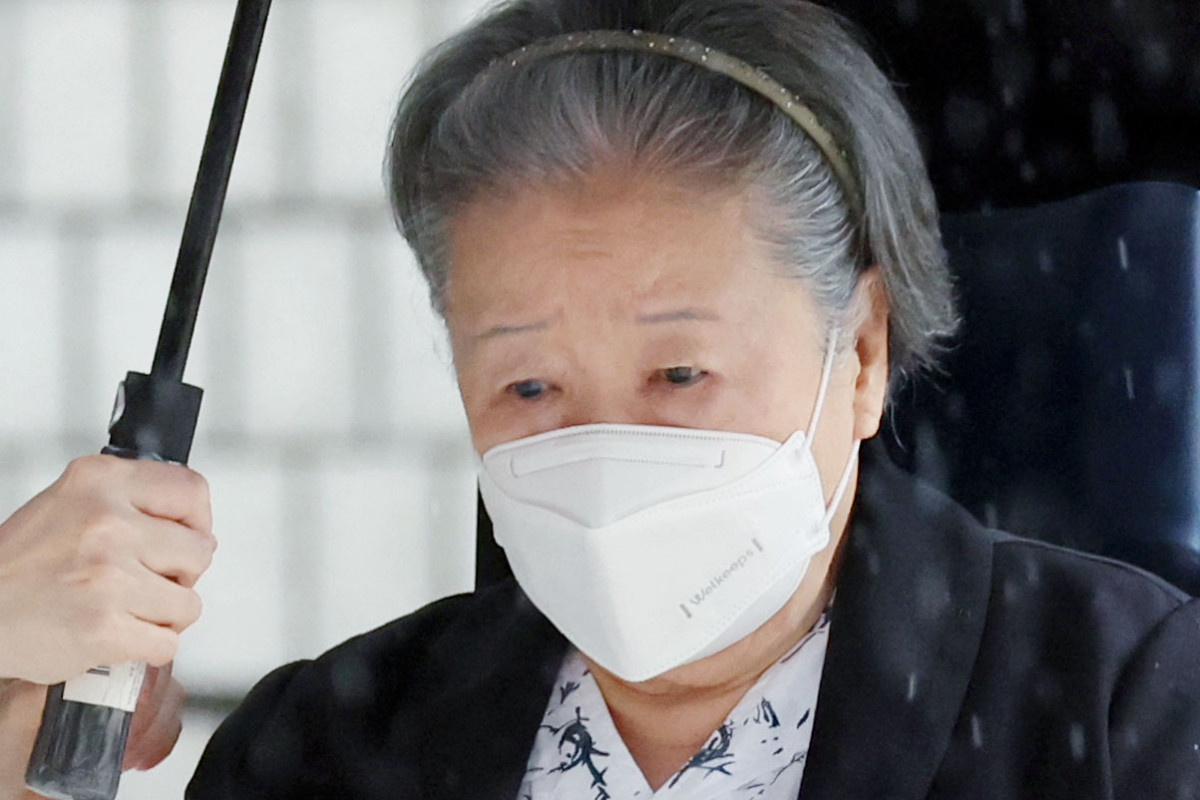 ▲'정교유착' 의혹 한학자 통일교 총재가 31일 서울 서초구 서울중앙지방법원에서 열린 선고 공판에 출석하고 있다. (공동취재) (뉴시스)