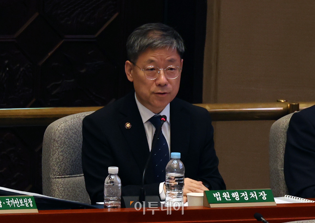 ▲노경필 법원행정처장이 31일 서울 여의도 국회에서 열린 예산결산특별위원회 전체회의에서 의원 질의에 답하고 있다. 고이란 기자 photoeran@