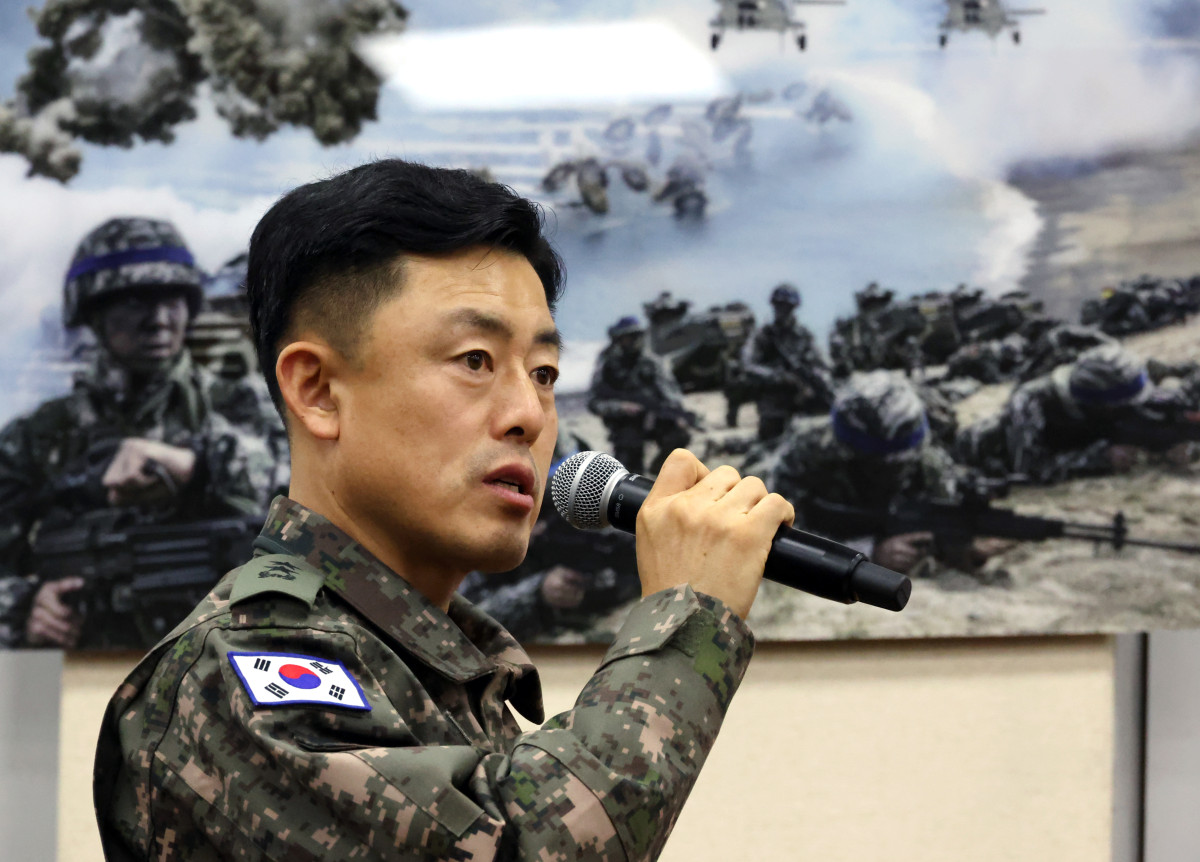 ▲문상호 국군정보사령관이 2024년 12월 10일 오후 서울 여의도 국회에서 열린 국방위원회의 긴급 현안질의에서 의원 질의에 답변하고 있다. (뉴시스)