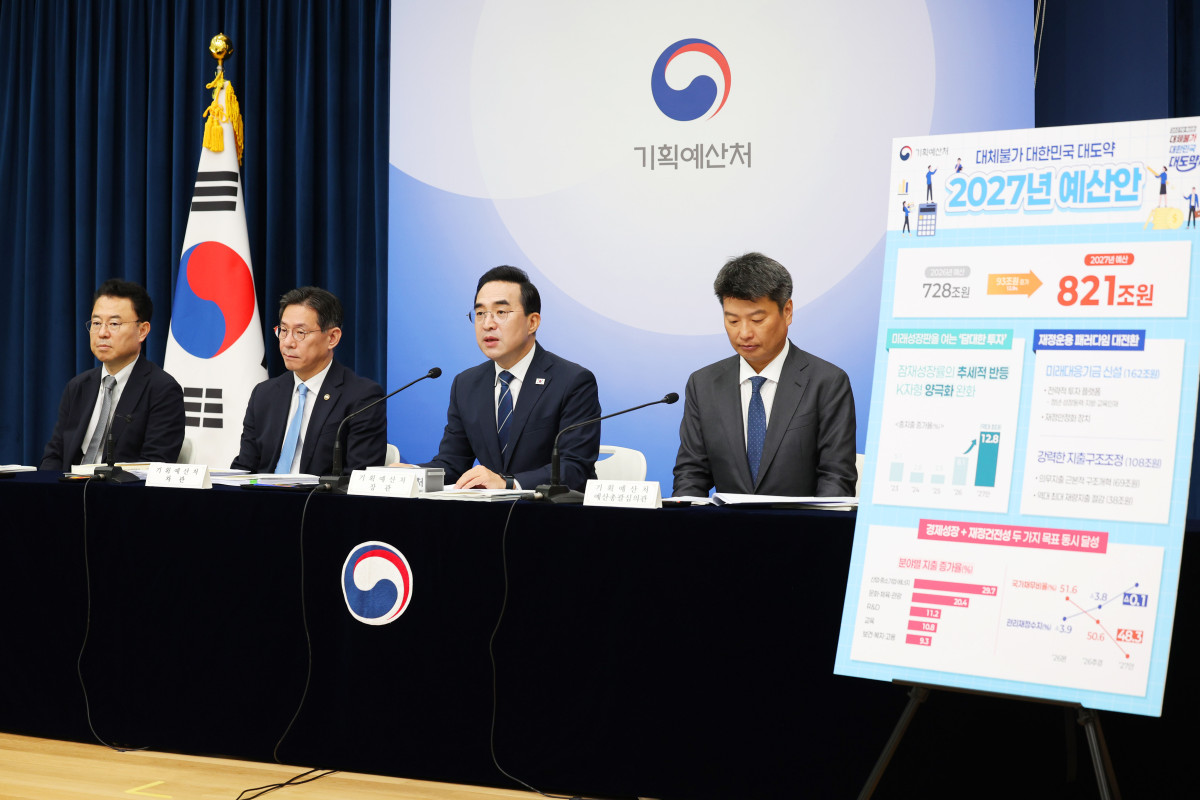 ▲박홍근 기획예산처 장관이 지난달 28일 오전 세종정부청사 중앙동 브리핑실에서 진행된 '2027년도 예산안 상세브리핑'에서 모두발언을 하고 있다. (사진제공=기획예산처)