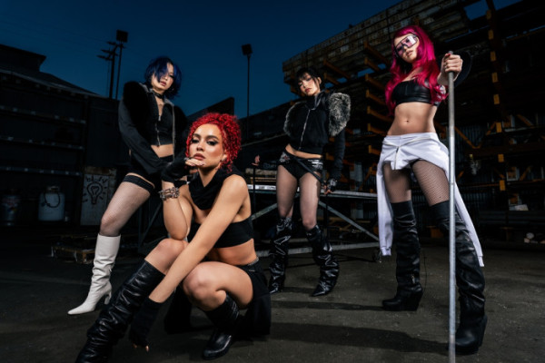 ▲걸셋(GIRLSET)(사진출처=JYP America)