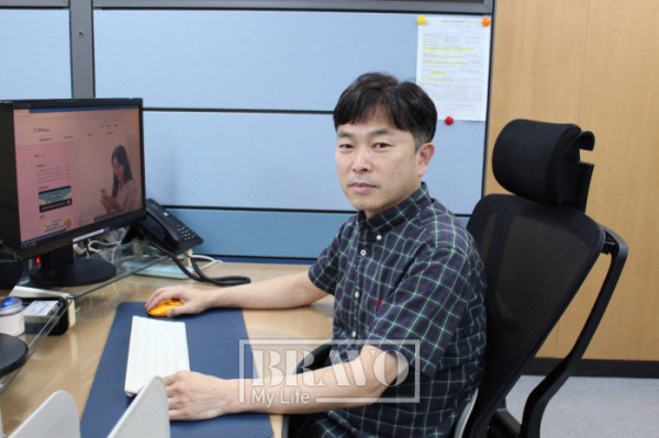 ▲이진영 국민연금공단 경인지역본부 노후준비서비스팀 상담사가 11일 경기 수원시 국민연금공단 경인지역본부에서 업무를 보고 있다. 서지희 기자 jhsseo@