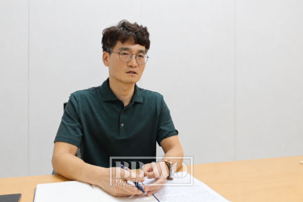 ▲유일형 국민연금공단 남동연수지사 노후준비서비스팀 과장이 18일 인천광역시 남동연수지사에서 종합재무설계에 대해 설명하고 있다. (박지수 기자 jsp@)