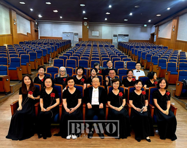 ▲8월 1일 서울예고 강당에서 리허설을 마친 비바브라보 합창단원들.(홍명신 에이징커뮤니케이션 대표)