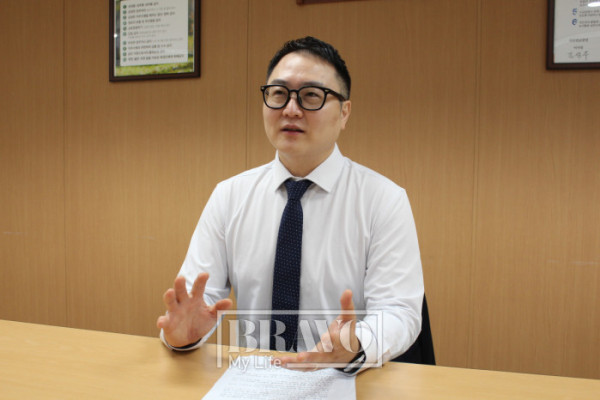 ▲서창희 국민연금공단 서울북부지역본부 노후준비서비스팀 강사가 지난달 25일 서울북부지역본부에서 브라보마이라이프와 인터뷰를 하고 있다. 서지희 기자 jhsseo@
