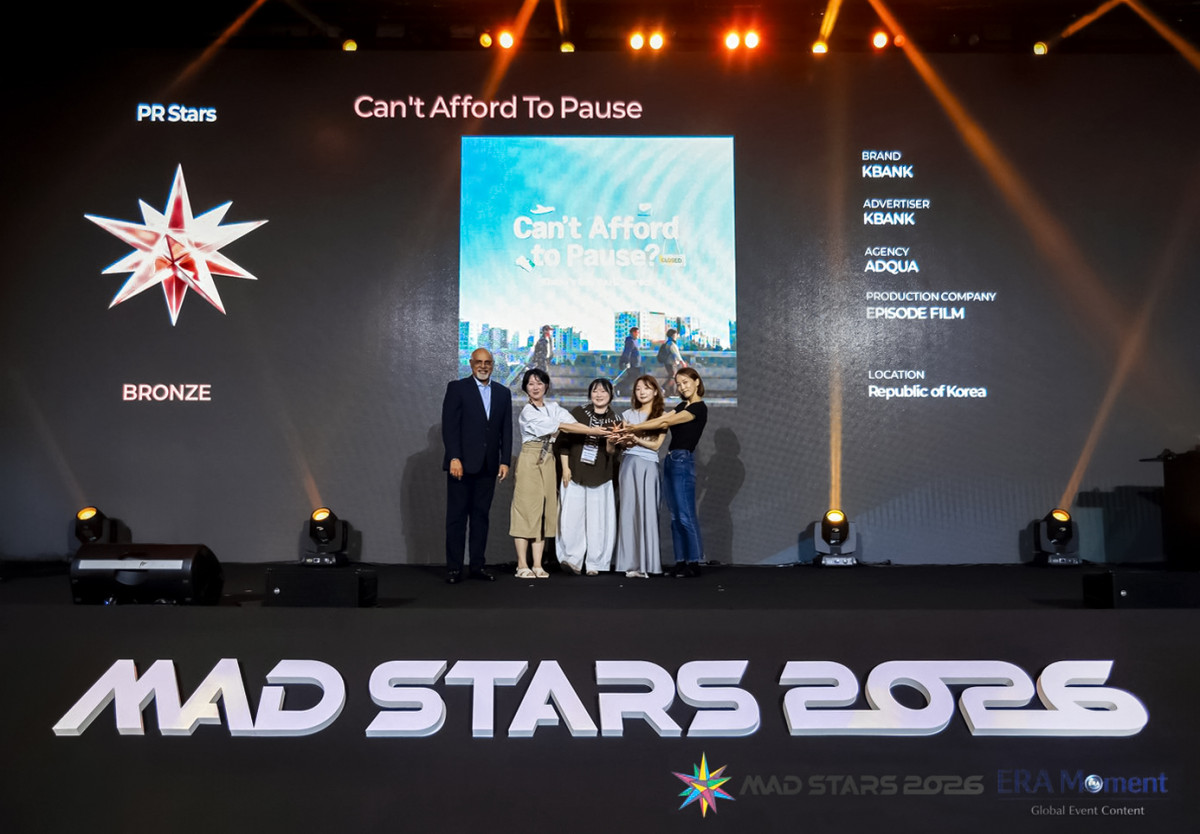 ▲부산에서 열린 ‘2026 부산국제마케팅광고제(MAD STARS 2026)’ 시상식에서 케이뱅크가 ‘사장님 유급휴가 보내기 캠페인’으로 PR Stars 부문 브론즈상을 수상하고 기념사진을 촬영하고 있다. (케이뱅크)