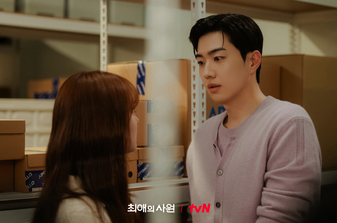 ▲'최애의 사원' 스틸컷. (사진제공=tvN)