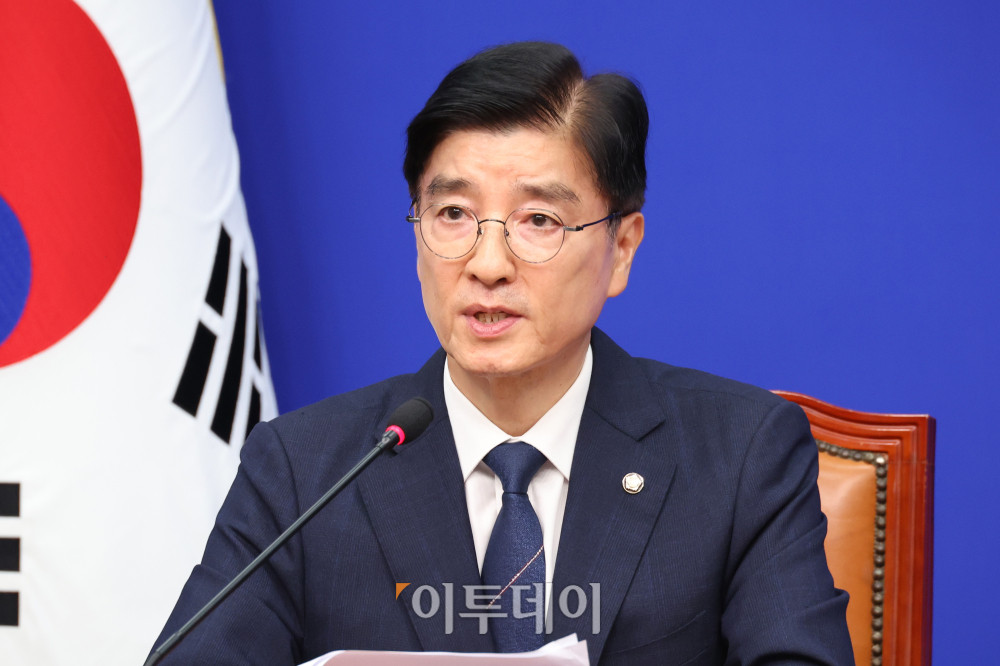 ▲이해식 경찰개혁추진단 공동단장이 1일 서울 여의도 국회에서 열린 더불어민주당 경찰개혁추진단 1차 회의에서 발언을 하고 있다. 고이란 기자 photoeran@