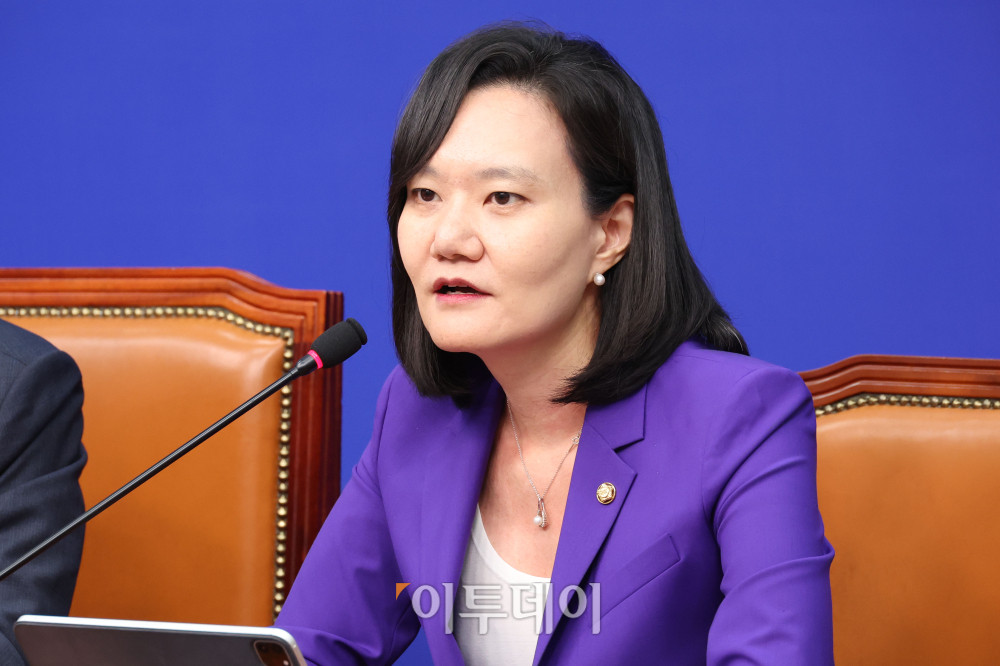 ▲김남희 경찰개혁추진단 공동단장이 1일 서울 여의도 국회에서 열린 더불어민주당 경찰개혁추진단 1차 회의에서 발언을 하고 있다. 고이란 기자 photoeran@